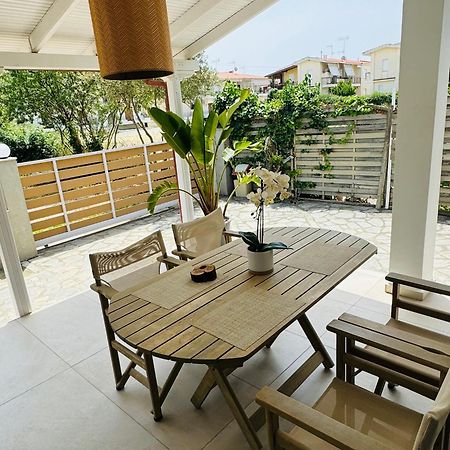Central Luxury Apartment In Paralia Ofryniou Ofrinion Bagian luar foto