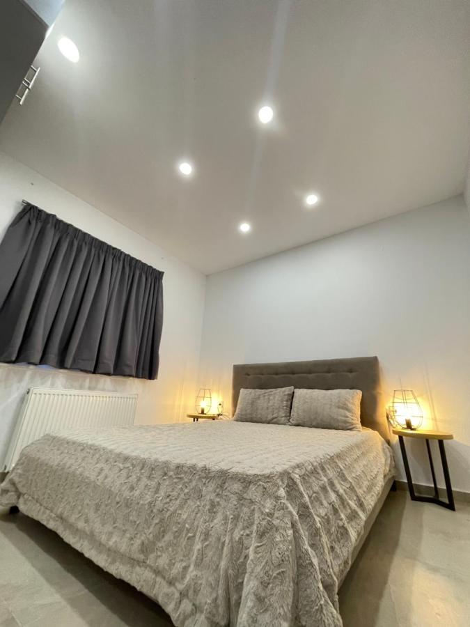 Central Luxury Apartment In Paralia Ofryniou Ofrinion Bagian luar foto
