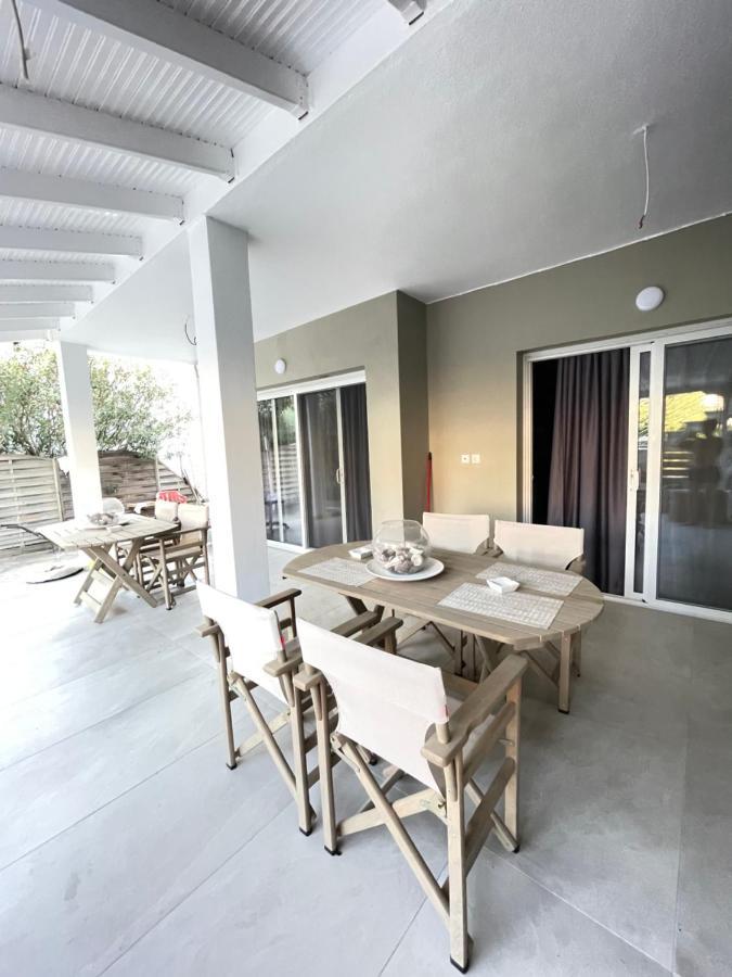 Central Luxury Apartment In Paralia Ofryniou Ofrinion Bagian luar foto