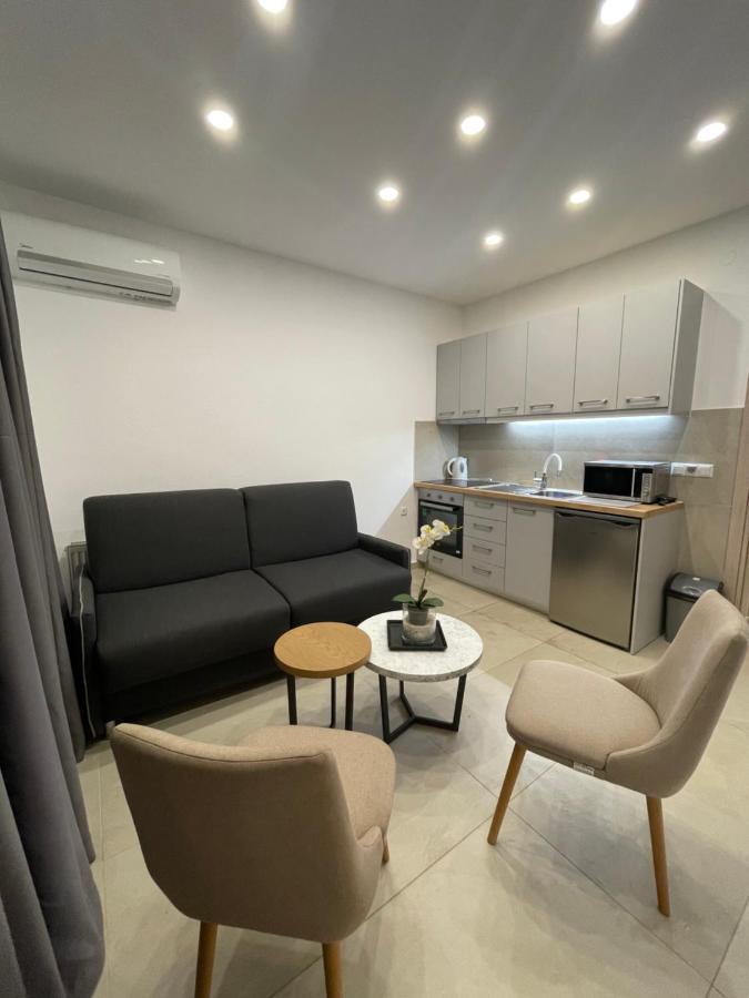 Central Luxury Apartment In Paralia Ofryniou Ofrinion Bagian luar foto
