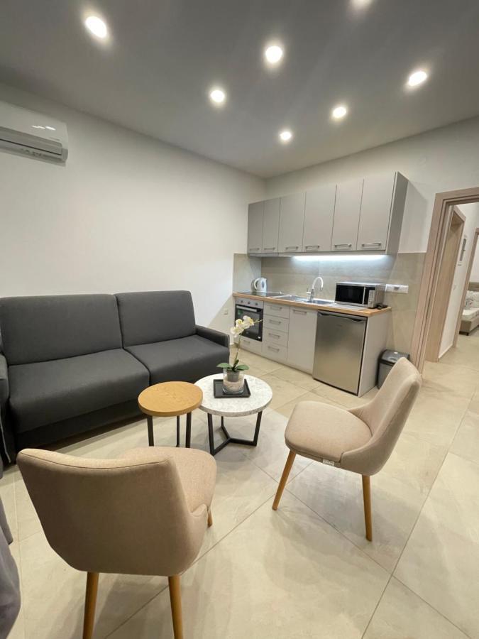 Central Luxury Apartment In Paralia Ofryniou Ofrinion Bagian luar foto