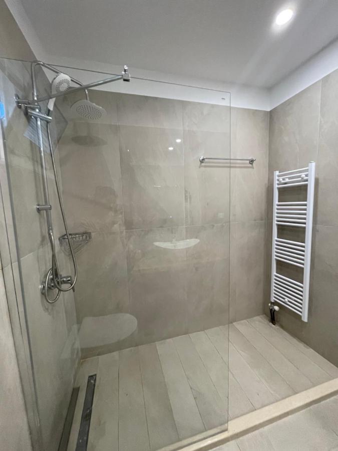 Central Luxury Apartment In Paralia Ofryniou Ofrinion Bagian luar foto