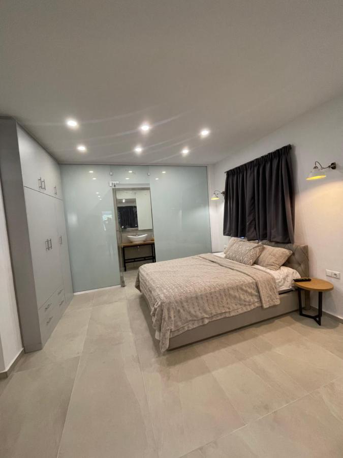 Central Luxury Apartment In Paralia Ofryniou Ofrinion Bagian luar foto