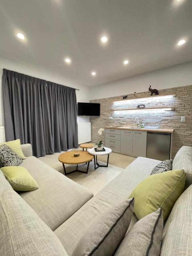 Central Luxury Apartment In Paralia Ofryniou Ofrinion Bagian luar foto