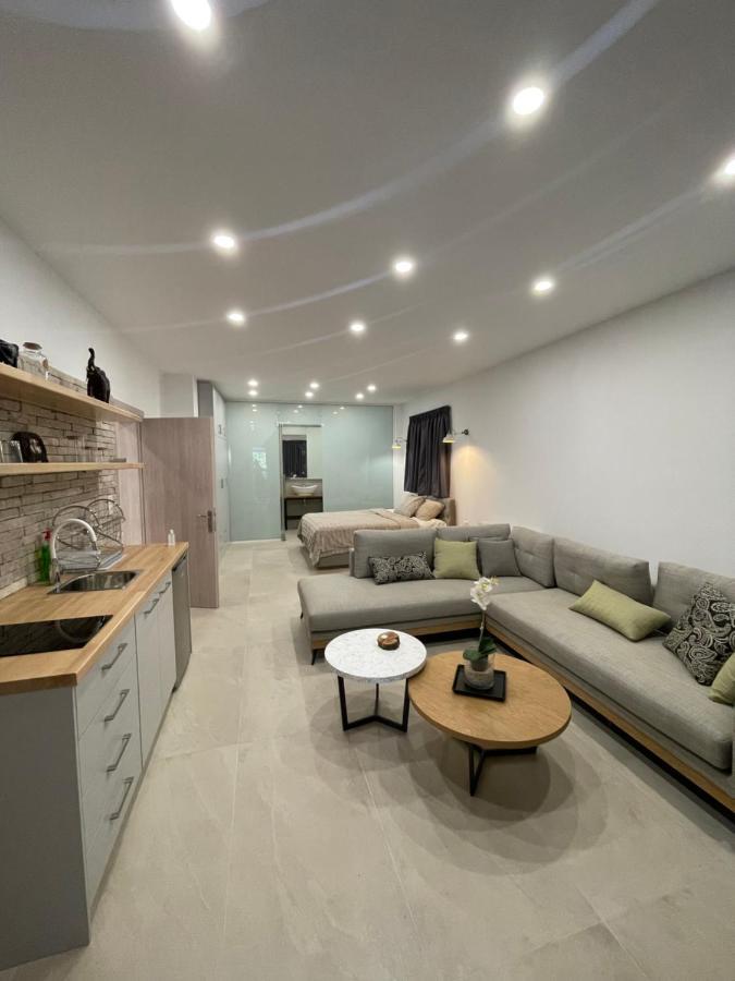 Central Luxury Apartment In Paralia Ofryniou Ofrinion Bagian luar foto