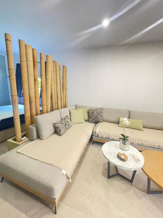 Central Luxury Apartment In Paralia Ofryniou Ofrinion Bagian luar foto